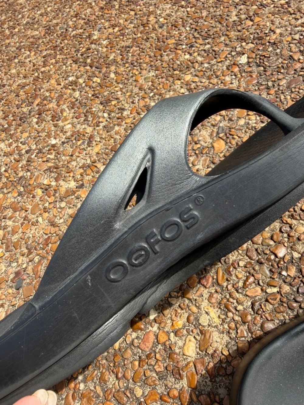 Mens Size 11 OOFOS Black and Gray Flip Flop Sandals - Picture 6 of 16